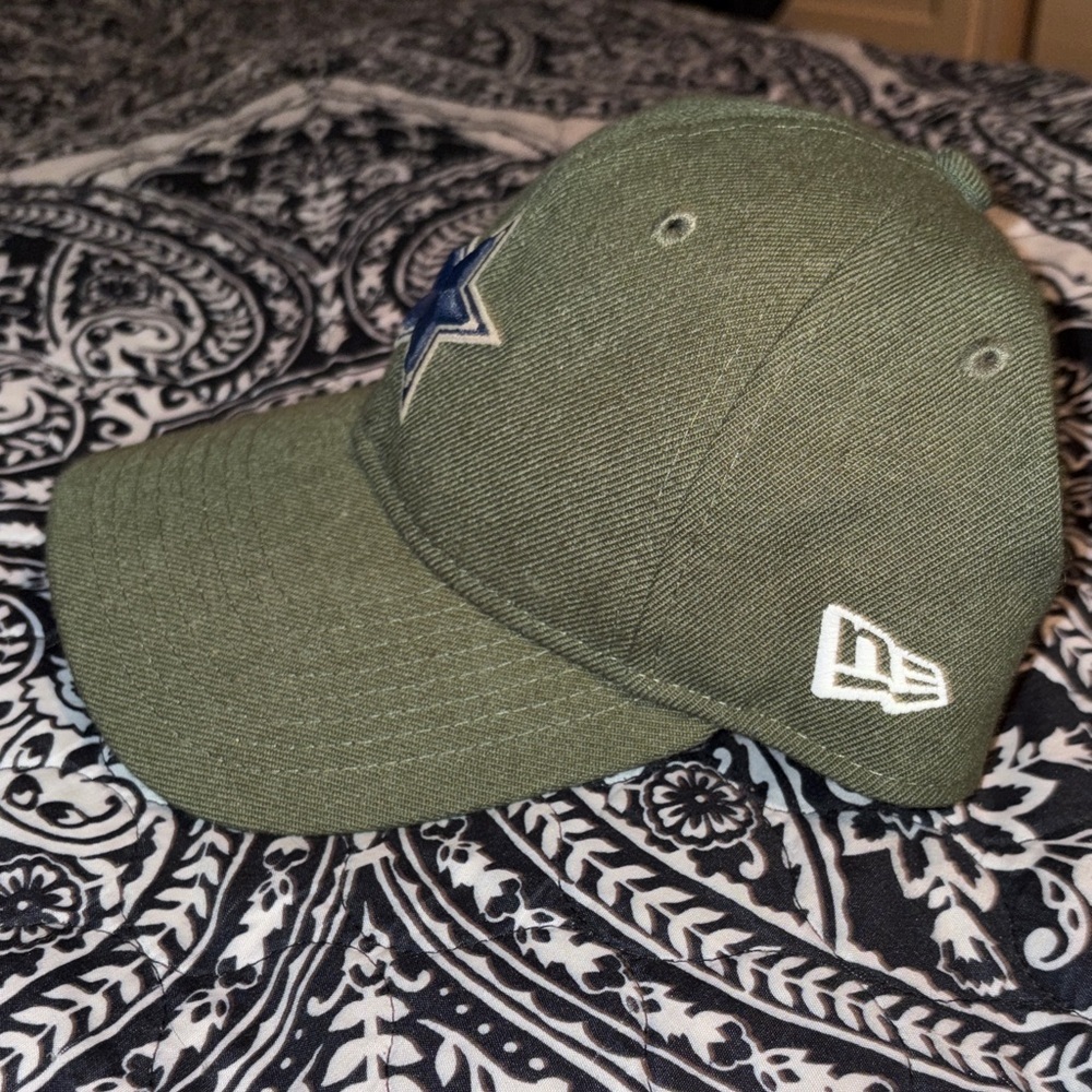 New Era Women Dallas Cowboys 2018 Salute to Service sideline hat NWOT - Picture 2 of 7